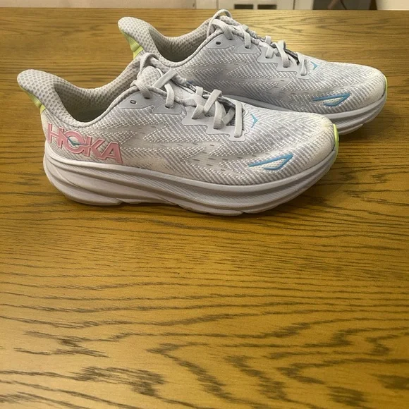 Women’s Hoka Clifton 9 running shoes - Picture 2 of 10